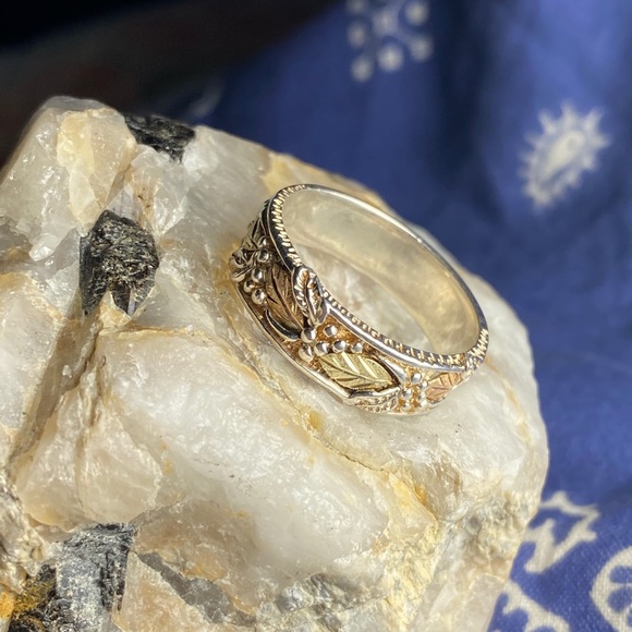 Landstroms BlackHills Gold and Silver Ring - Picture 8 of 8